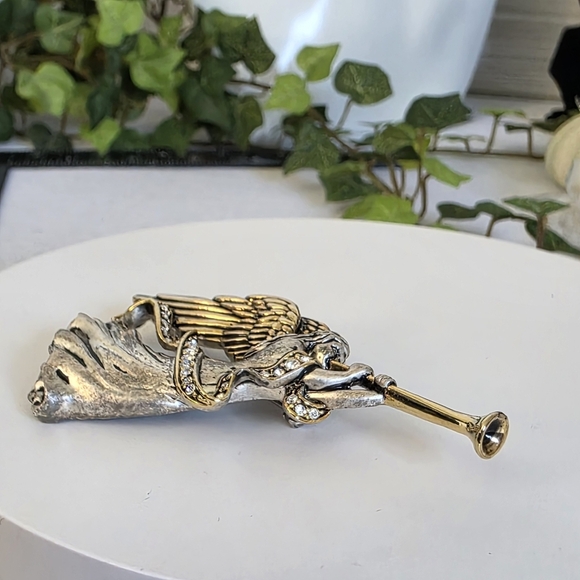 Vintage Angel Blowing Horn Brooch Pin - Picture 8 of 11